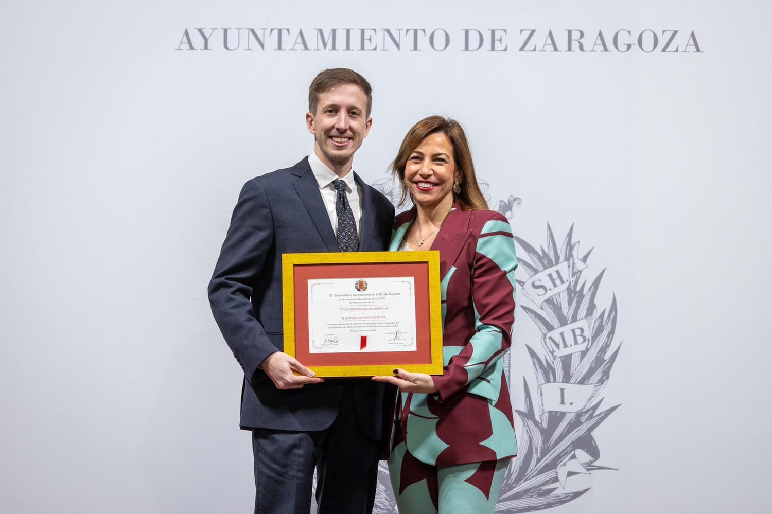 Nacho Lahorga recibiendo el reconocimiento de Ciudadano Ejemplar